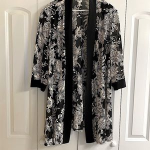 Open front black and white 3/4 sleeves floral kimono size 24